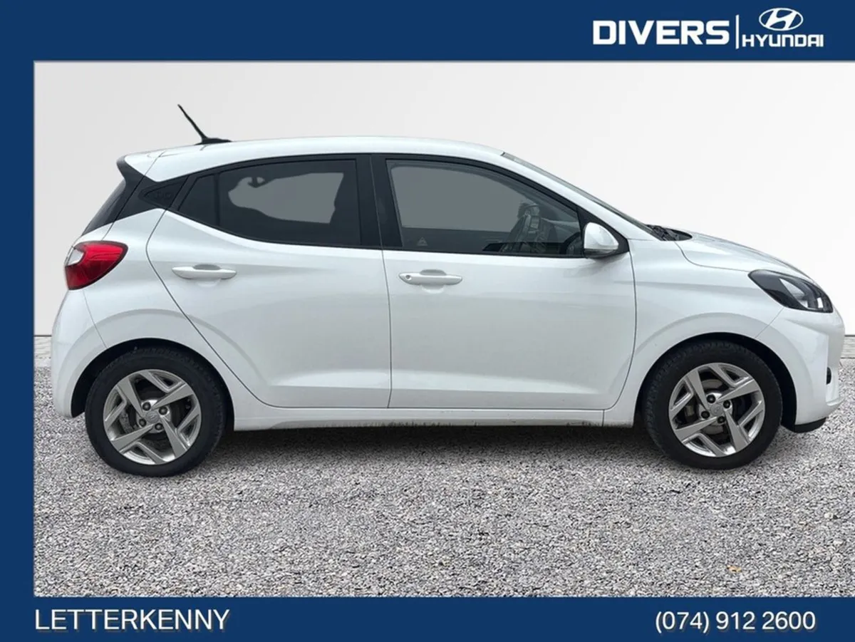 Hyundai i10 Deluxe - Image 3