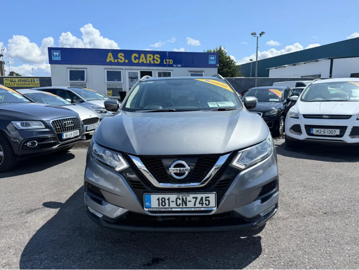 Nissan Qashqai 1.5 SV ** PANORAMIC GLASS ROOF ** R - Image 3