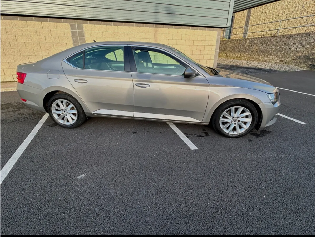 Skoda Superb 1.6 TDI SE AUTO - Image 4