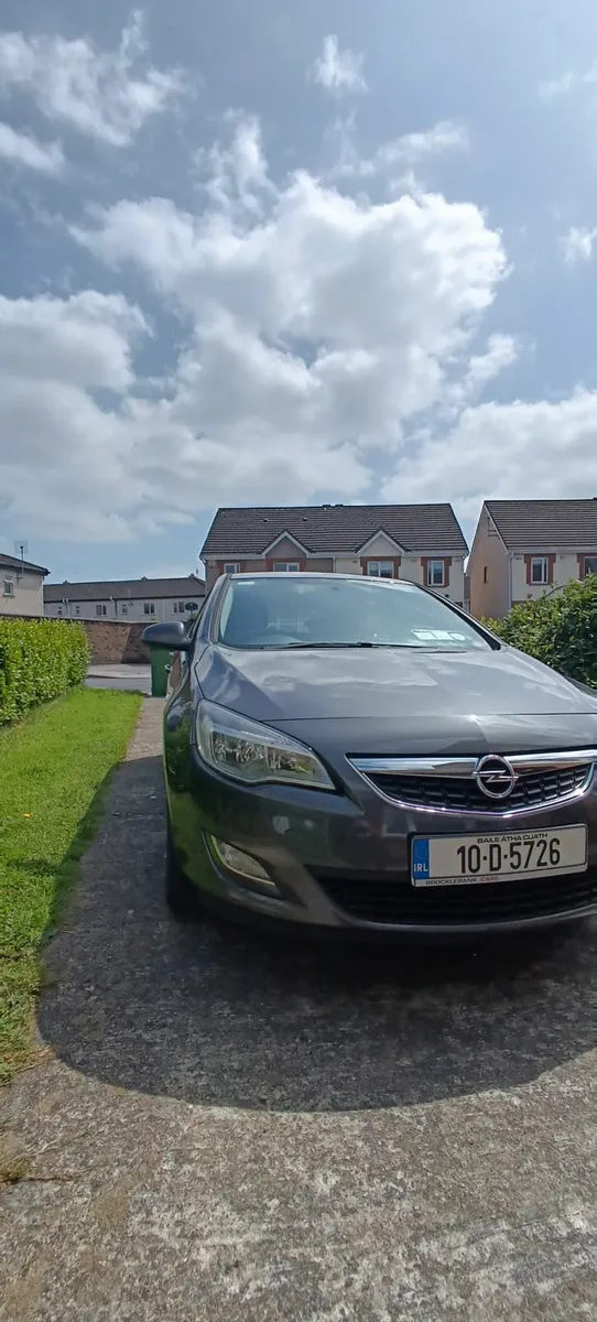 Opel Astra 2010 - Image 1