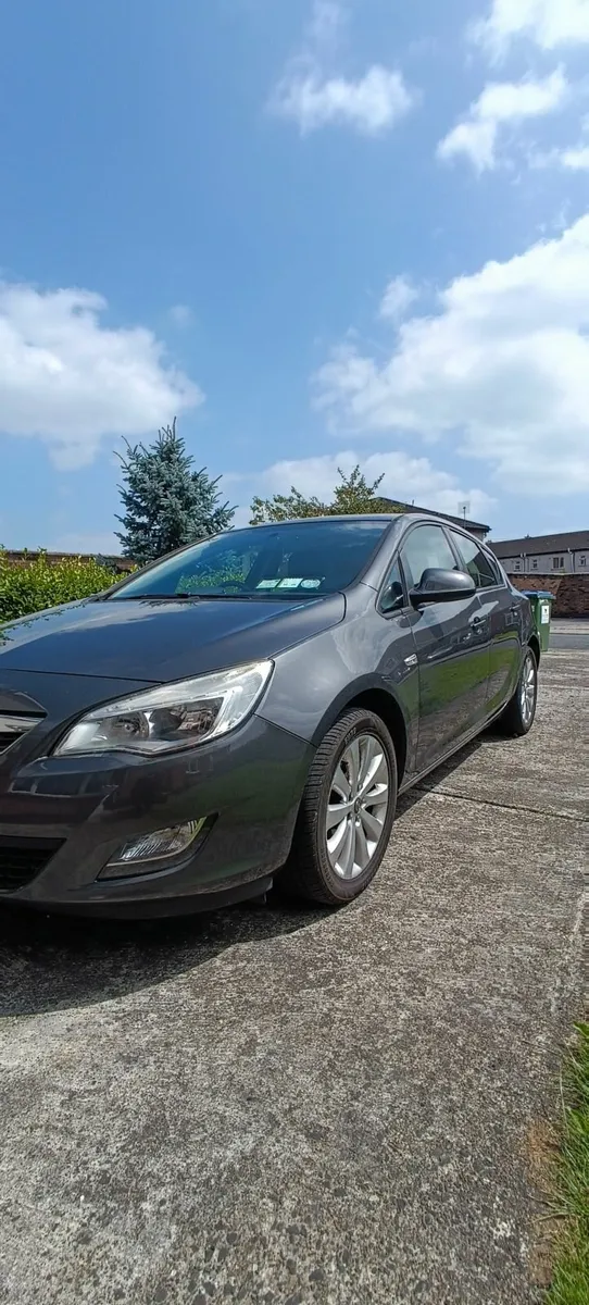 Opel Astra 2010 - Image 2