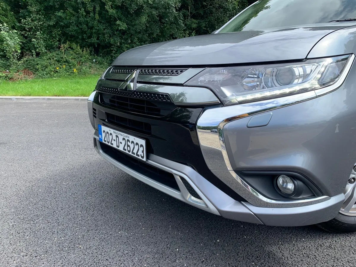 Stunning Mitsubishi Outlander 2.4 PHEV 4WD - Image 4