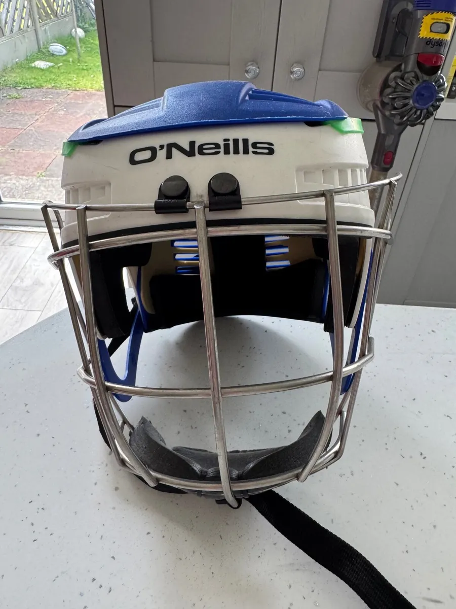 Hurling Helmet - Image 1