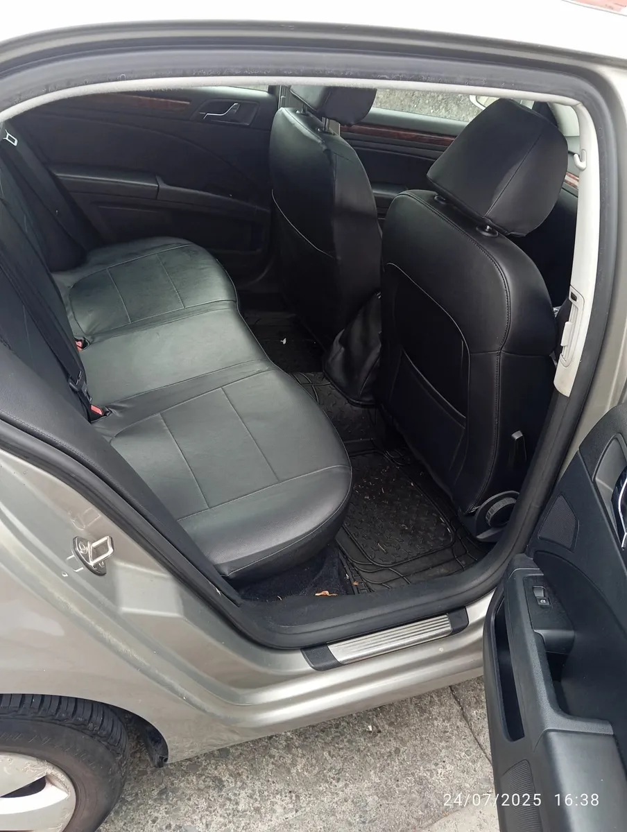 Skoda Superb 2011 automatic sunroof - Image 3