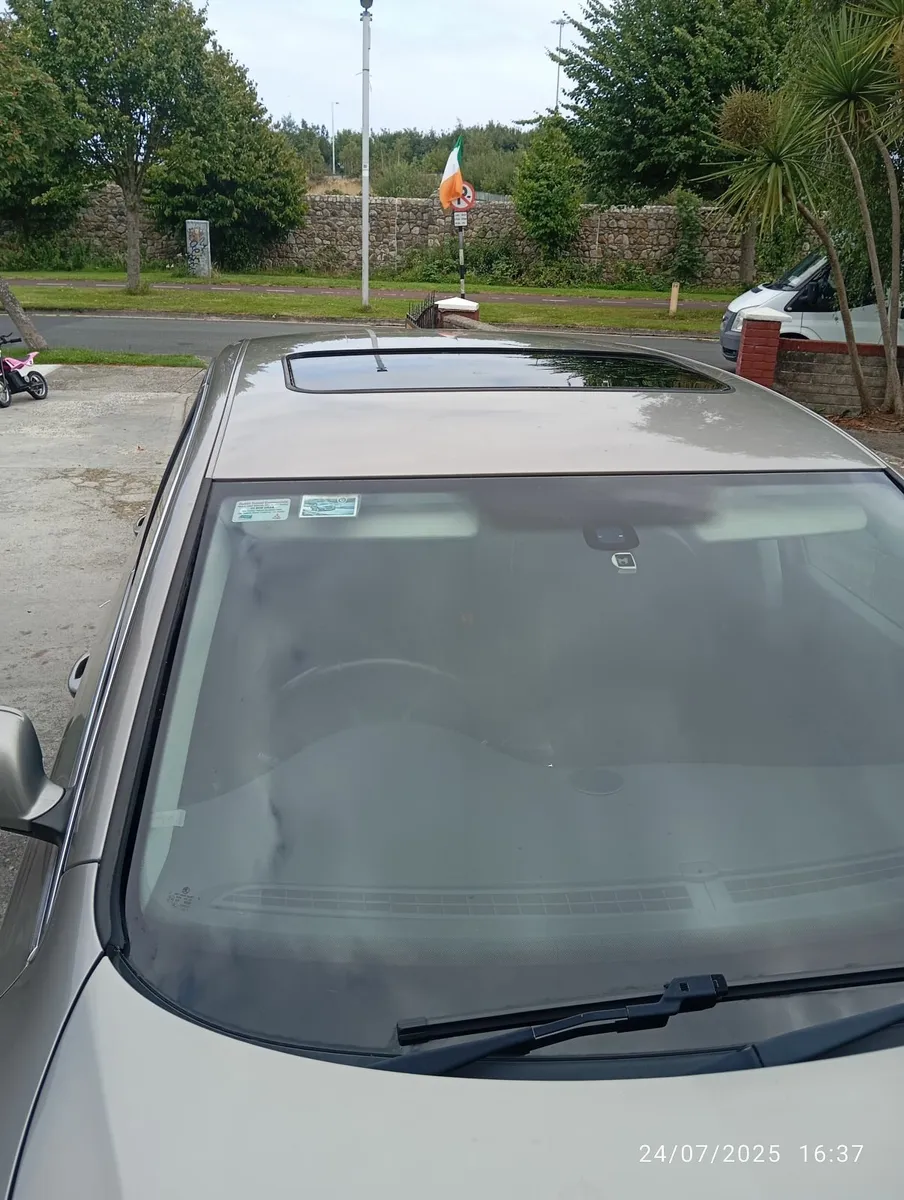 Skoda Superb 2011 automatic sunroof - Image 4