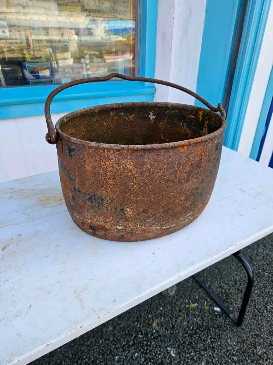 Vintage Cast Iron Skillet Pot - Image 2
