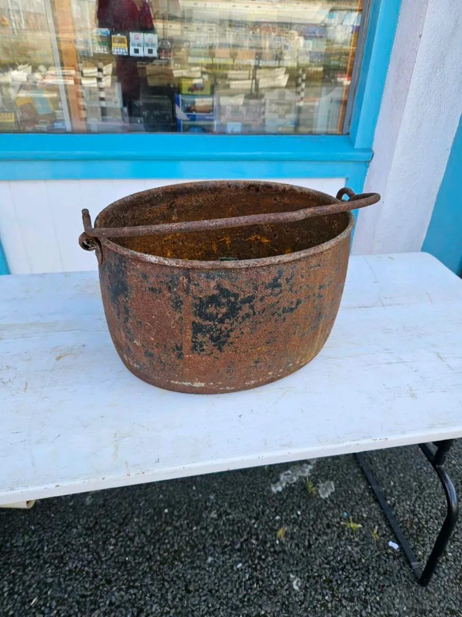 Vintage Cast Iron Skillet Pot - Image 4