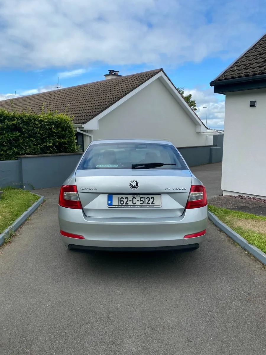 Skoda Octavia 2016 - 1.6L diesel - low mileage - Image 2