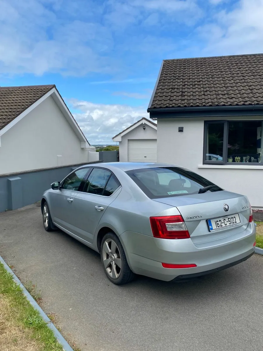 Skoda Octavia 2016 - 1.6L diesel - low mileage - Image 3