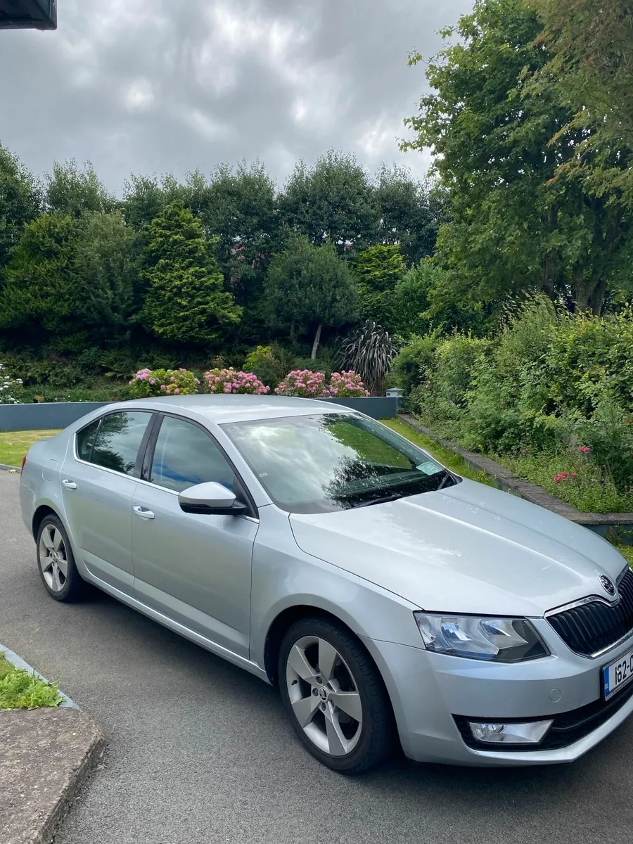 Skoda Octavia 2016 - 1.6L diesel - low mileage - Image 4