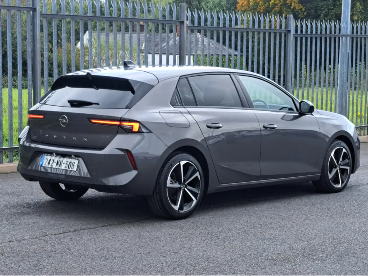 Opel Astra ELEGANCE 1.5TD 130BHP 8 SPEED AUTOMATIC - Image 4