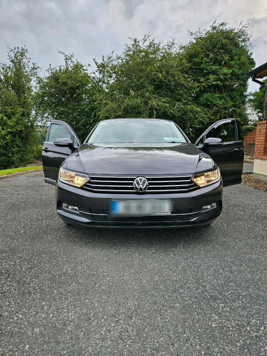 Volkswagen PASSAT 1.6 Comfortline - Image 1