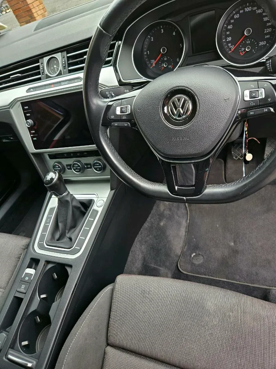 Volkswagen PASSAT 1.6 Comfortline - Image 4