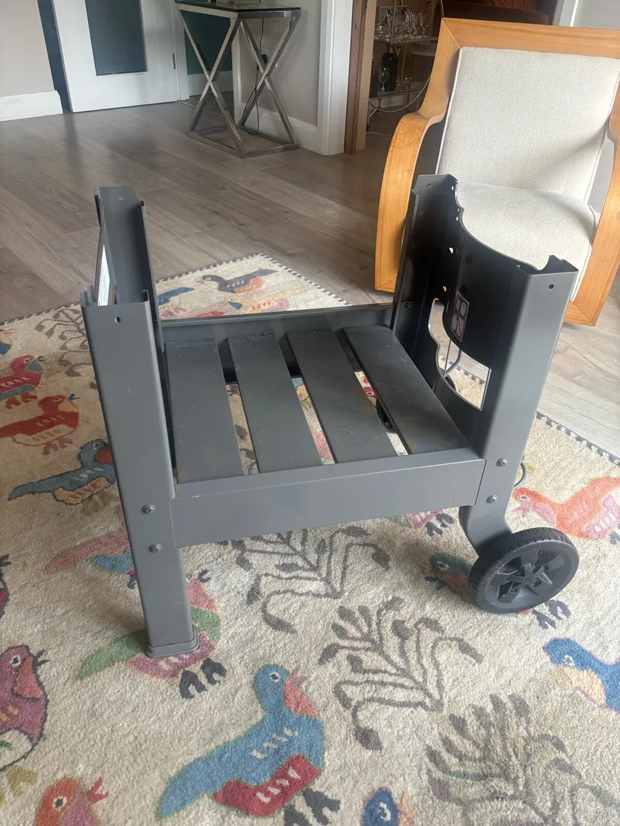 Webber BBQ stand - Image 1