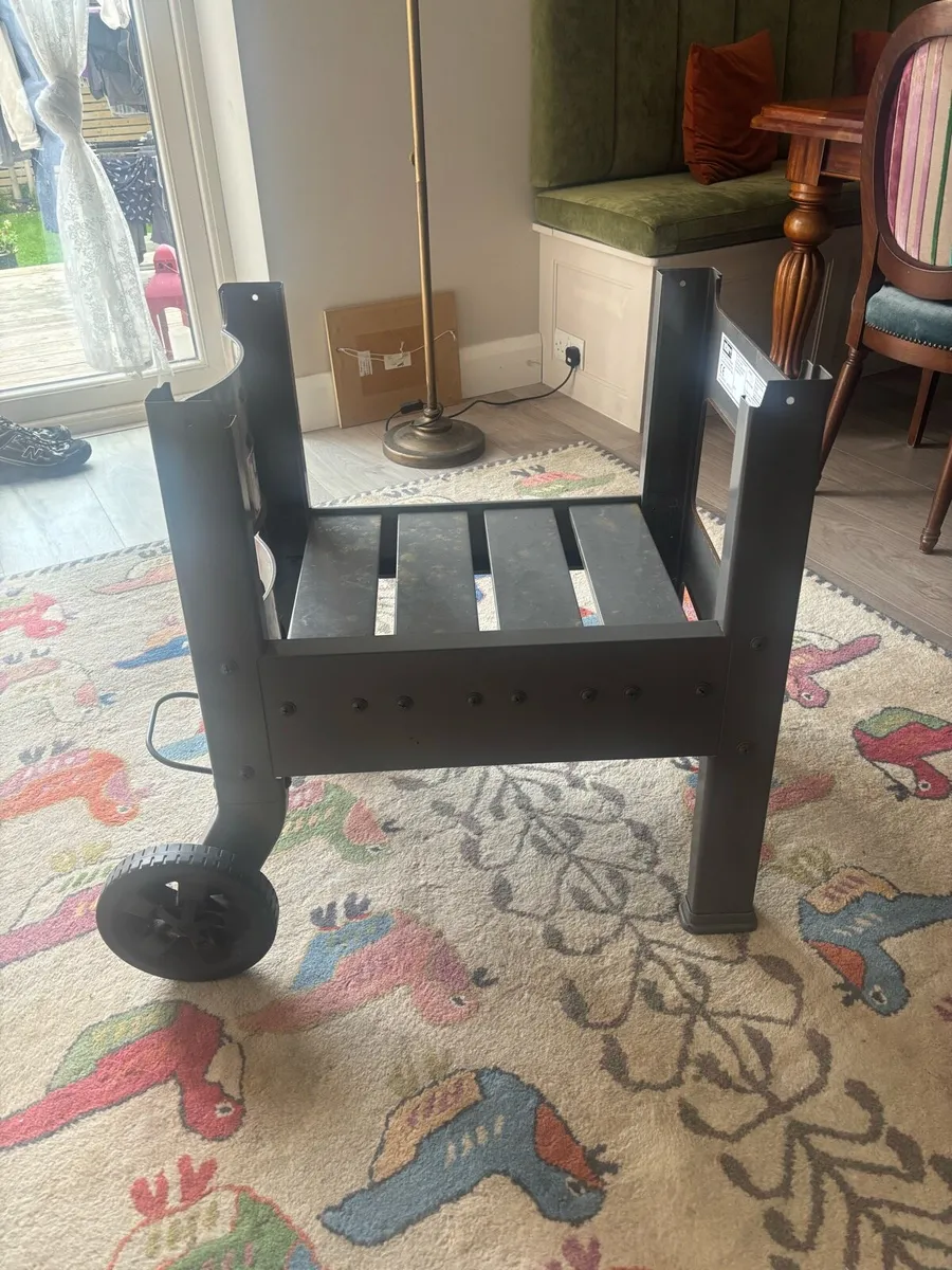 Webber BBQ stand - Image 3