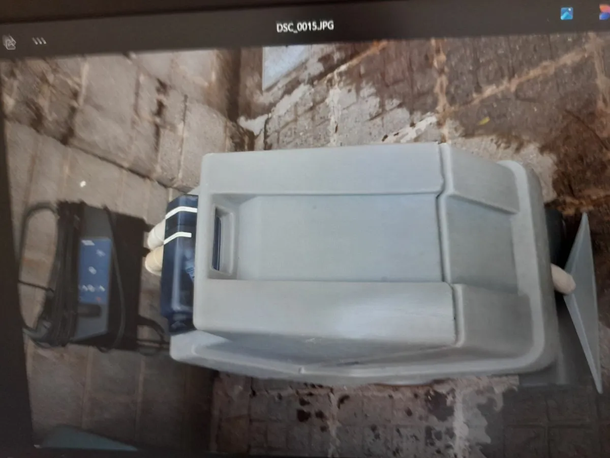 For  sale  a Nilfisk  AX 400 carpet cleaning machi - Image 3