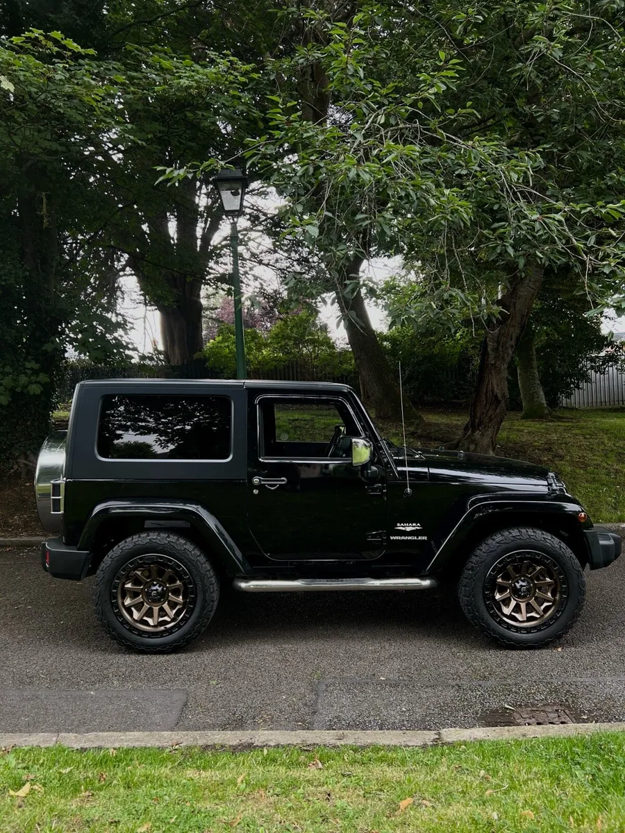 Jeep Wrangler Sahara - Image 2