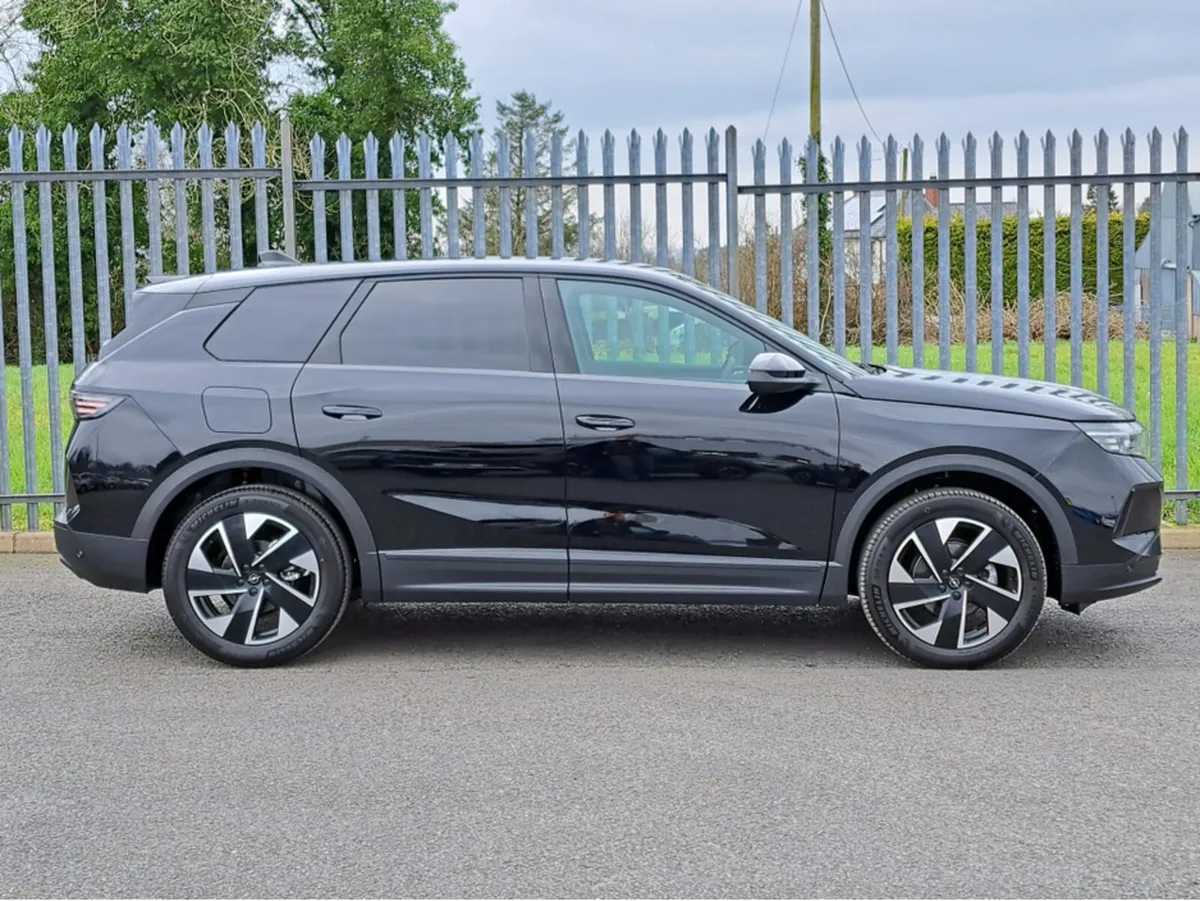 Opel Grandland GS 136BHP MILD HYBRID **TOP SPEC** - Image 4