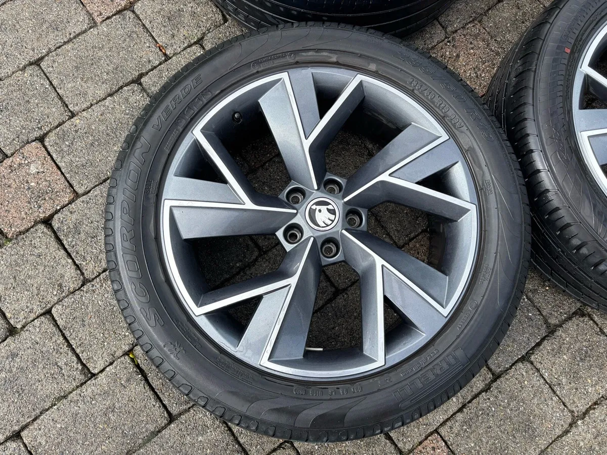 Skoda Kodiaq Sportline 19’’ Genuine Alloy Wheels - Image 2