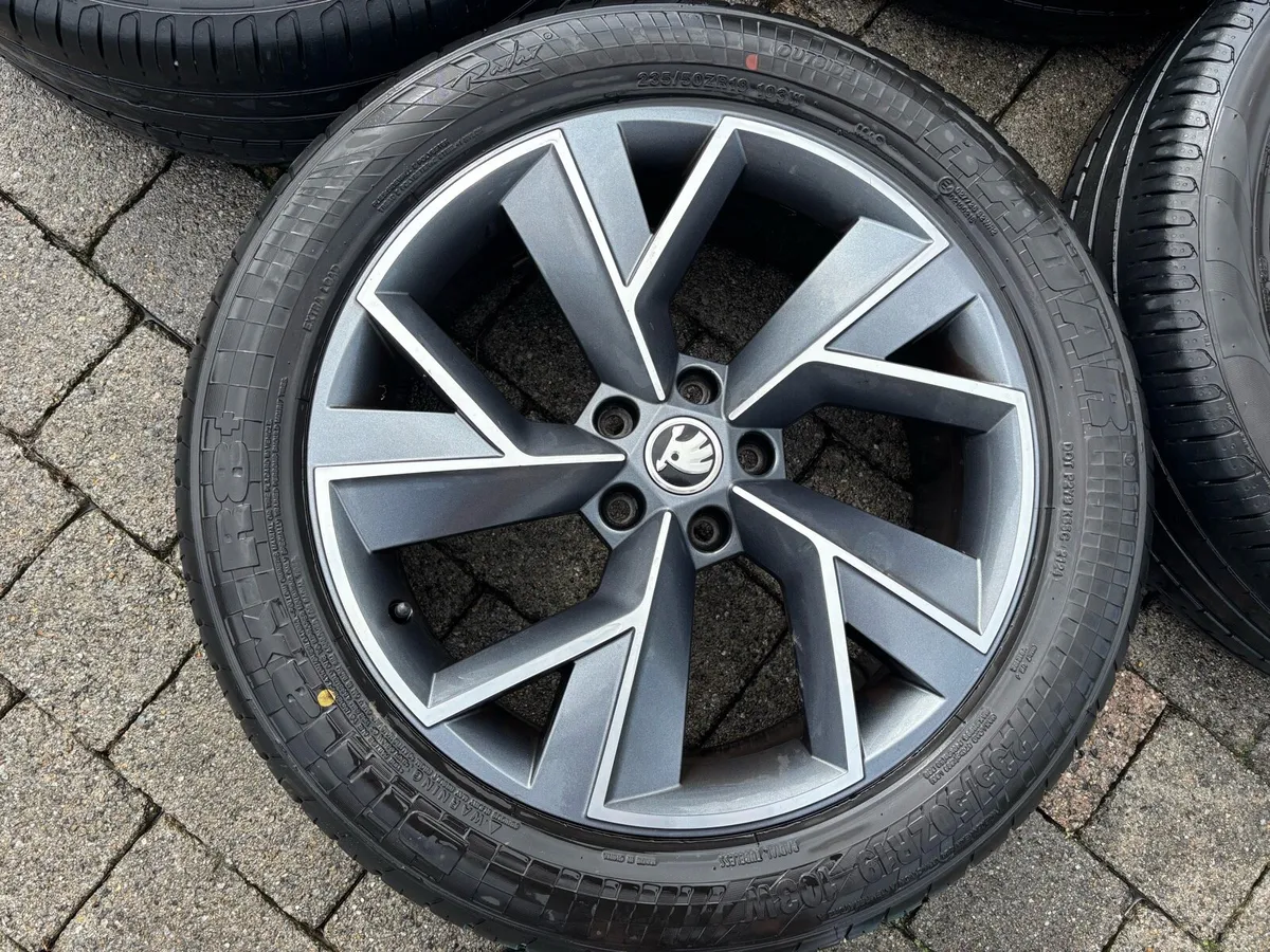 Skoda Kodiaq Sportline 19’’ Genuine Alloy Wheels - Image 3