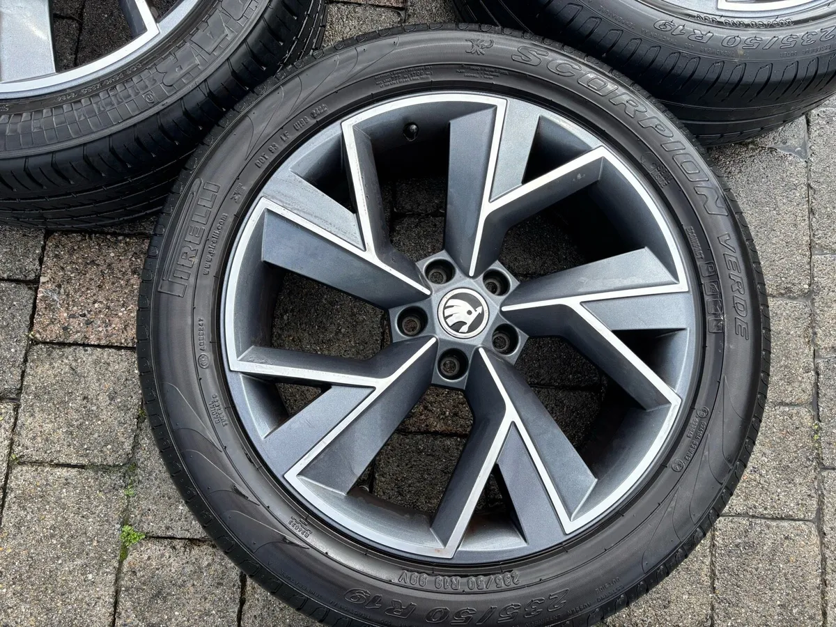 Skoda Kodiaq Sportline 19’’ Genuine Alloy Wheels - Image 4
