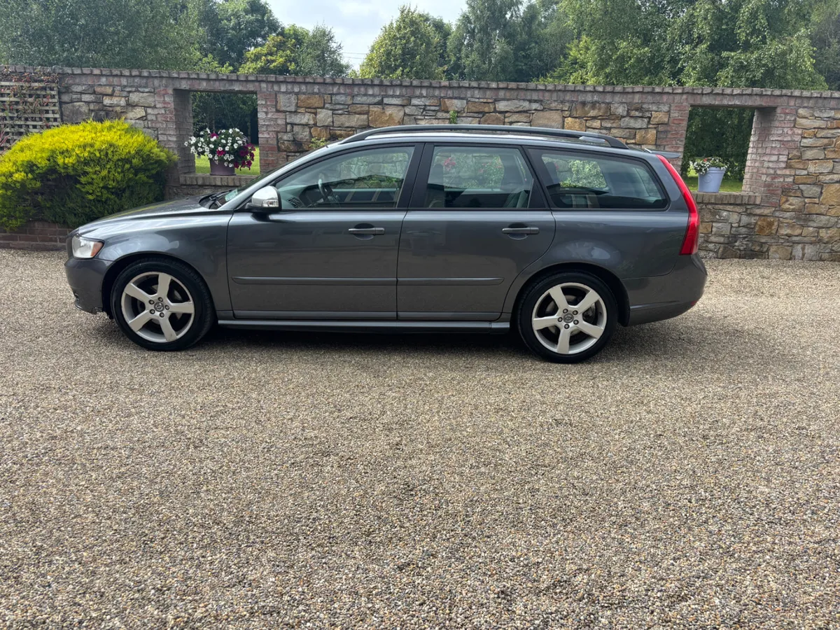 2011Volvo V50 R Design D2 dsl - Image 4