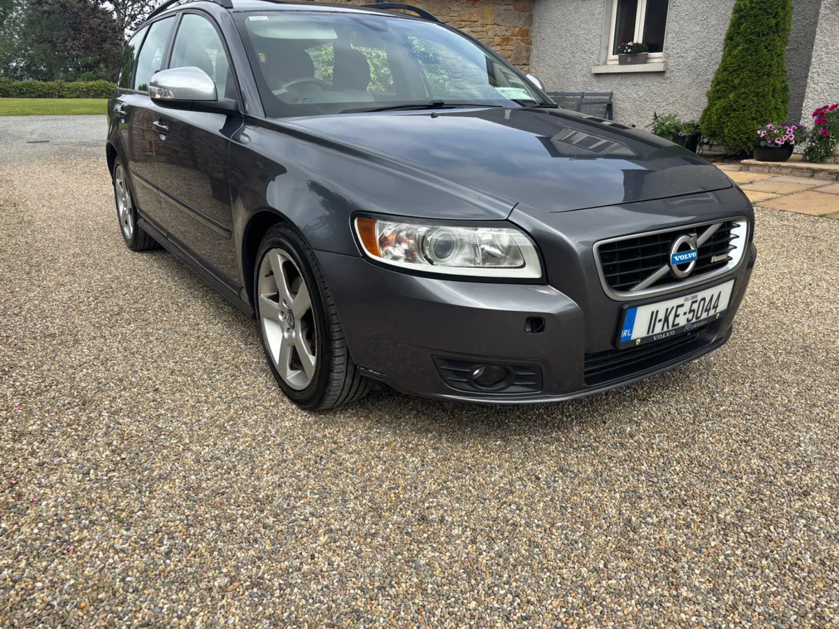 2011Volvo V50 R Design D2 dsl - Image 1