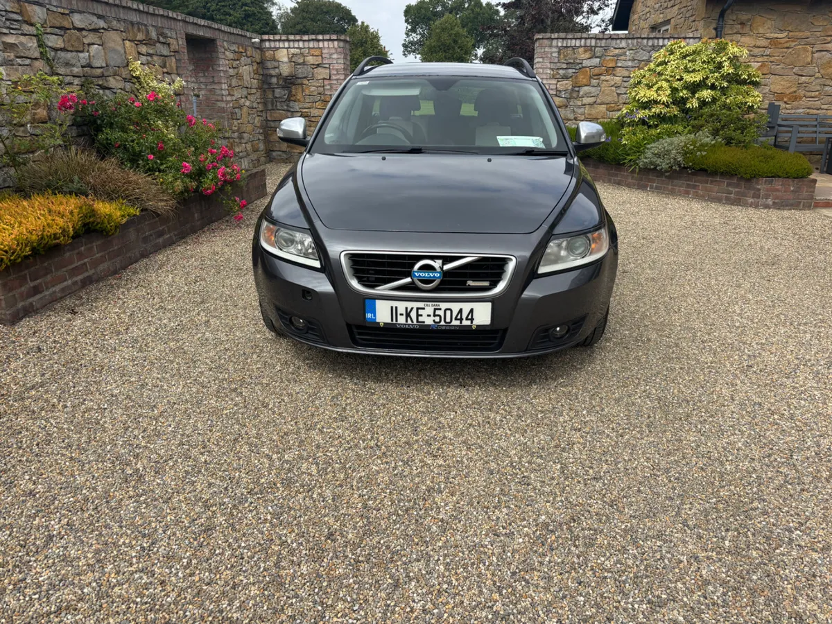 2011Volvo V50 R Design D2 dsl - Image 3