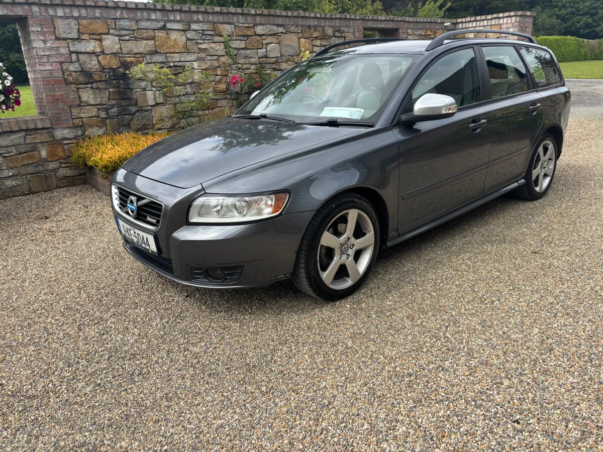 2011Volvo V50 R Design D2 dsl - Image 2