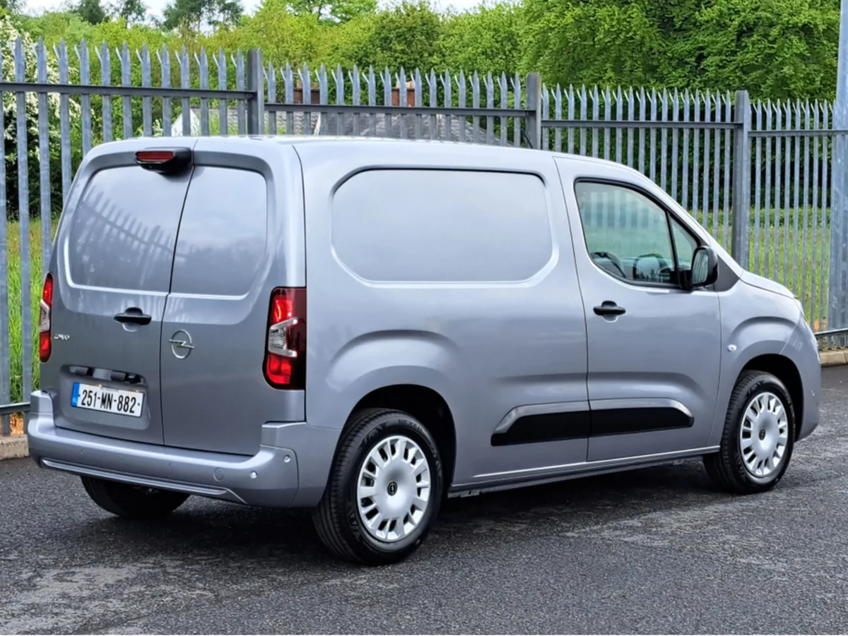 Opel Combo SPORTIVE L1H1 1.5TD 100BHP **REVERSING - Image 4