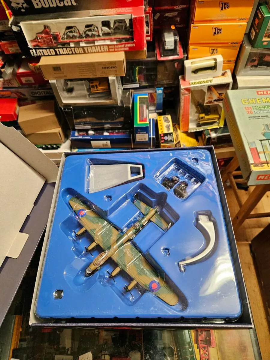 Corgi RAF WW2 Lancaster Bomber - Image 3