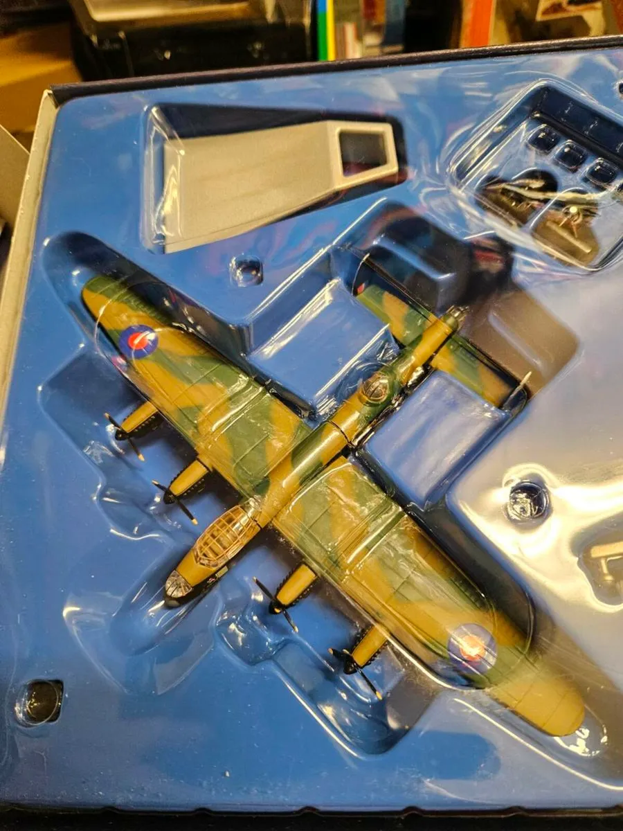 Corgi RAF WW2 Lancaster Bomber - Image 4
