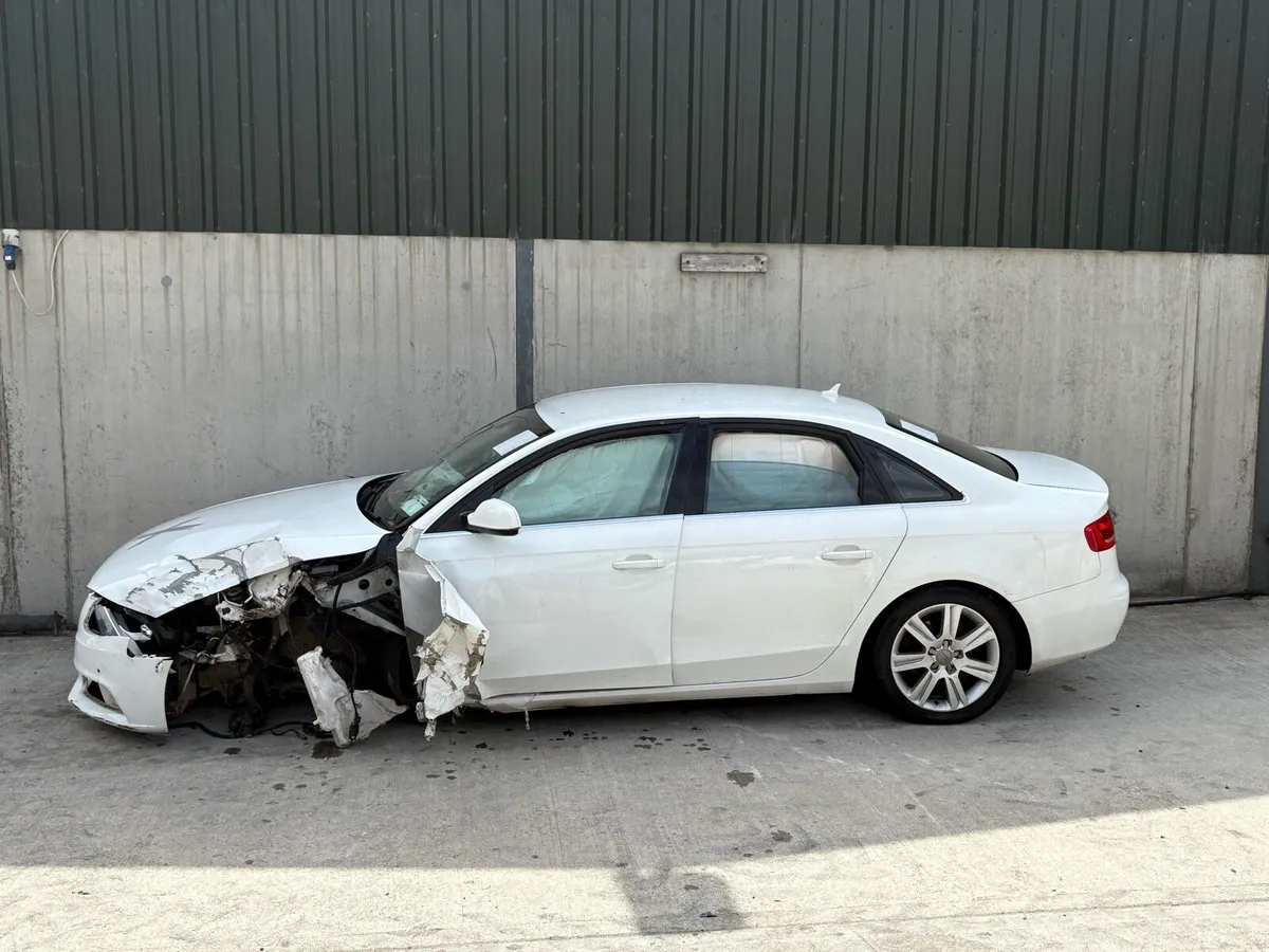 2012 Audi A4 for parts - Image 4