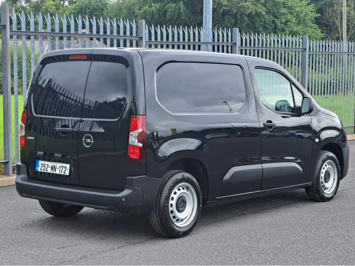 Opel Combo KOMFORT 1.5TD 100HP L1H1 **252 REG** - Image 4