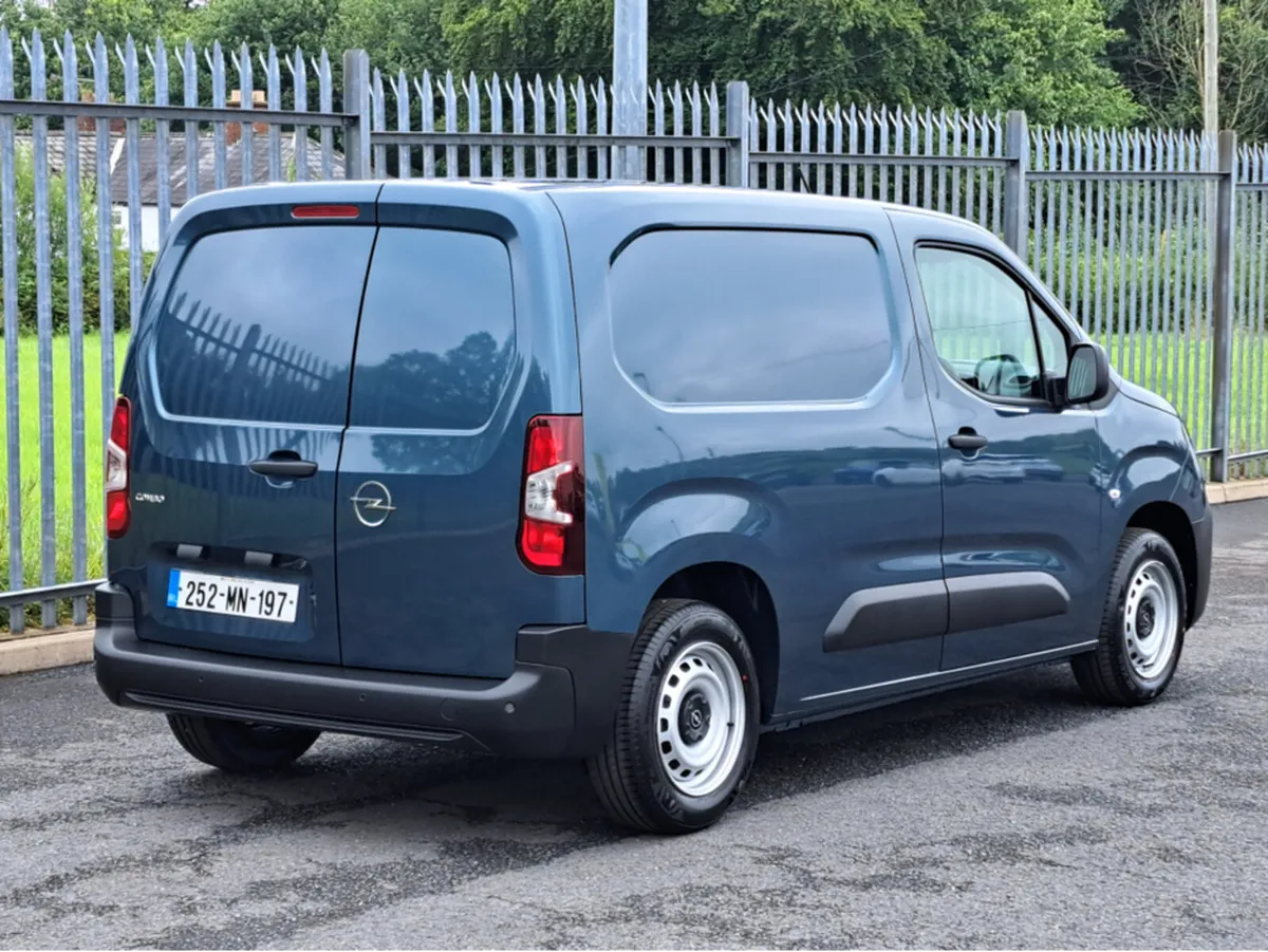 Opel Combo KOMFORT 1.5TD 100HP L1H1 **252 REG** - Image 4