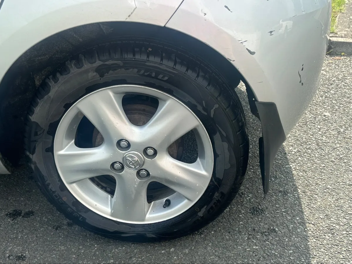 Toyota Yaris 2006 - Image 2