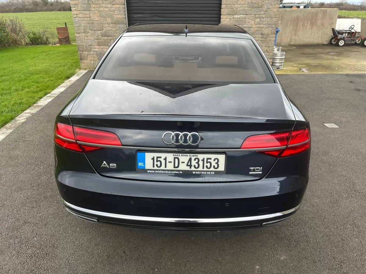 Audi A8 2015 - Image 2