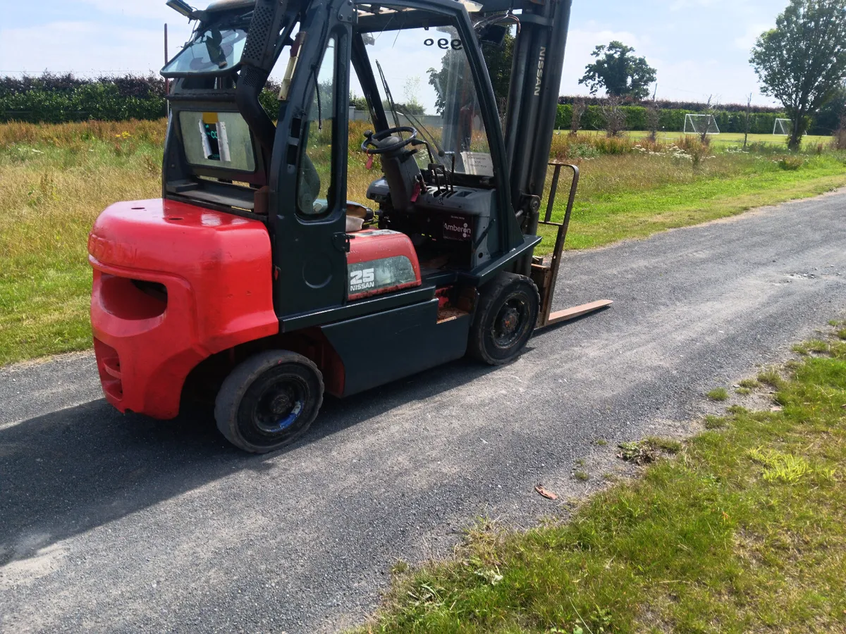 Nissan forklift - Image 2