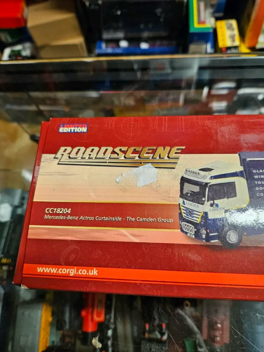 Corgi Mercedes Tractor Unit and Trailer - Image 2