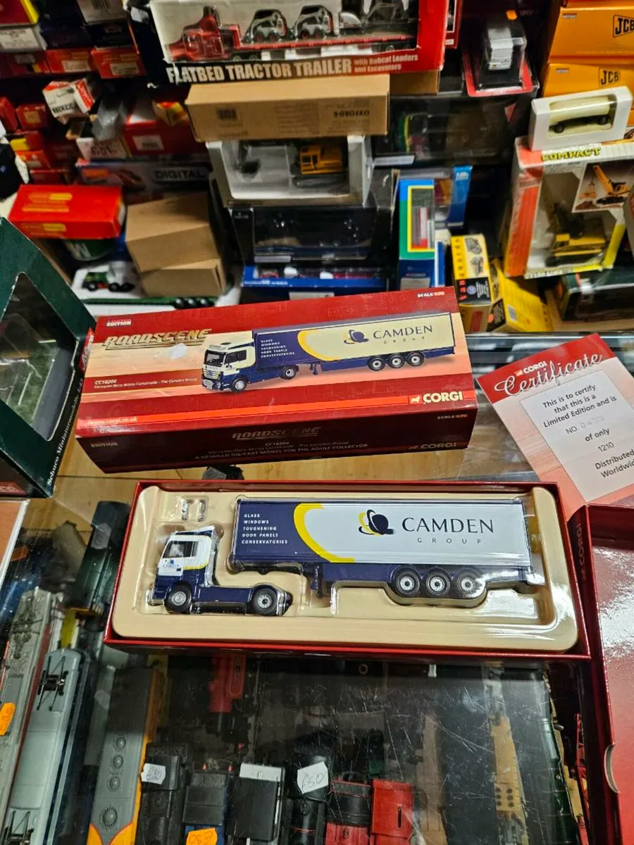 Corgi Mercedes Tractor Unit and Trailer - Image 3