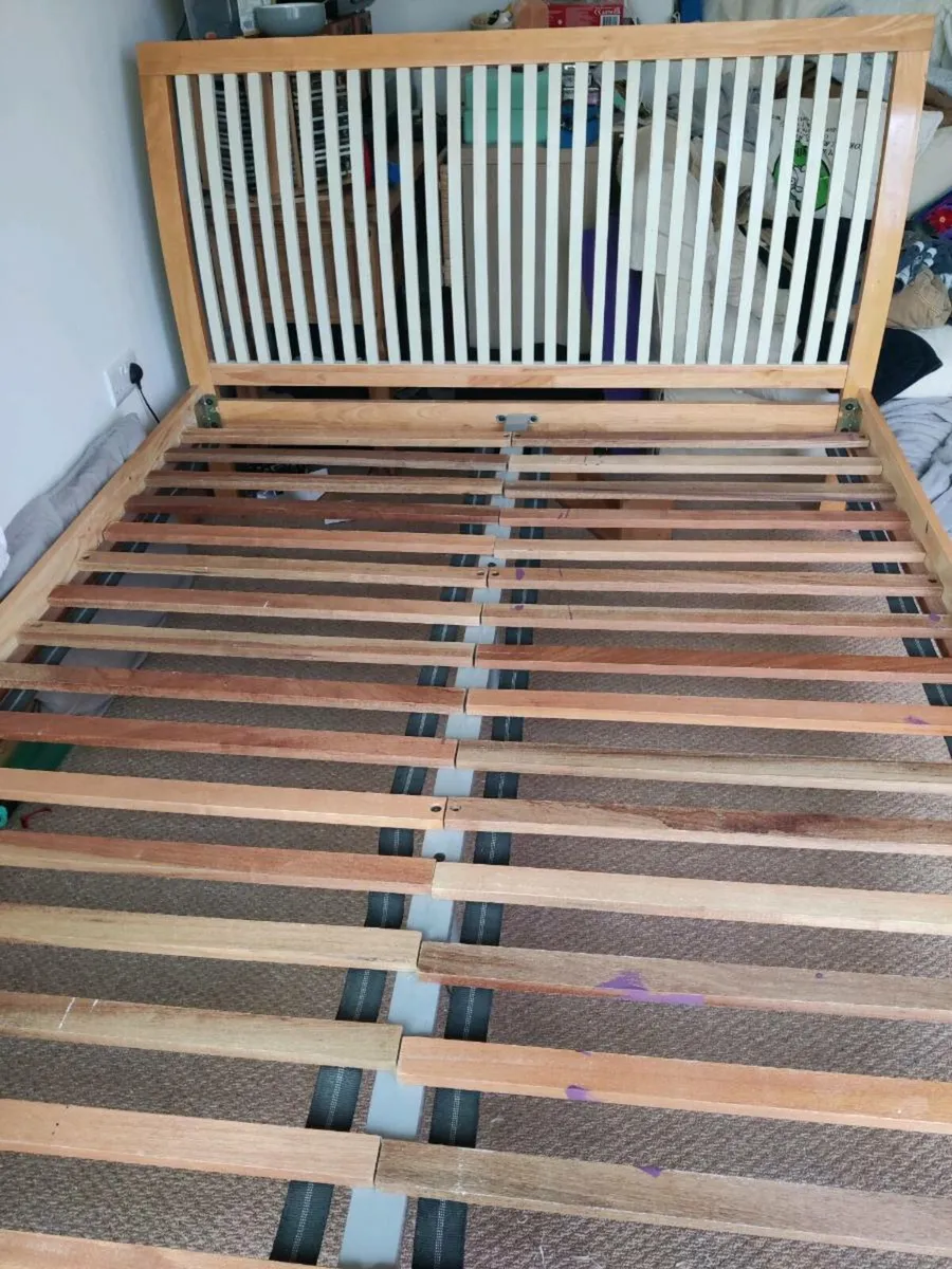 King size bed - Image 1