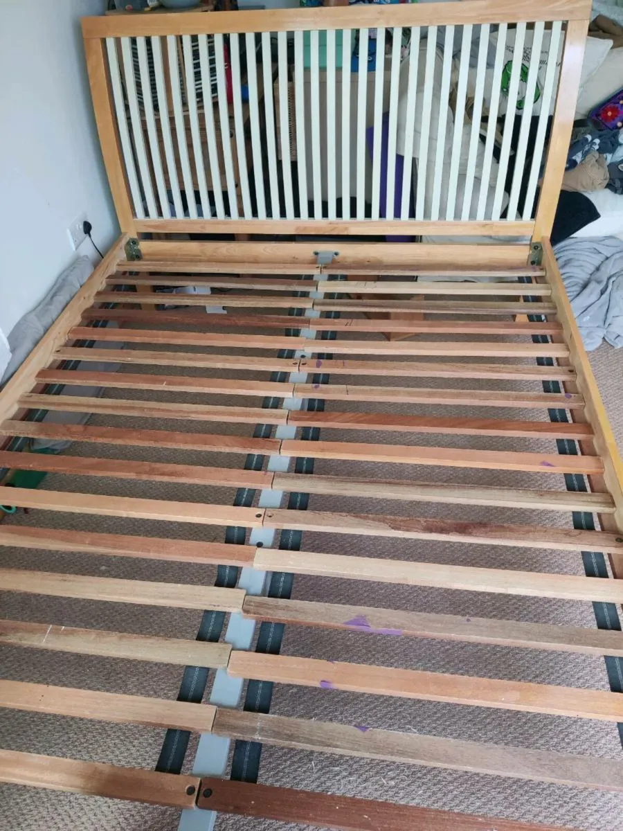 King size bed - Image 2
