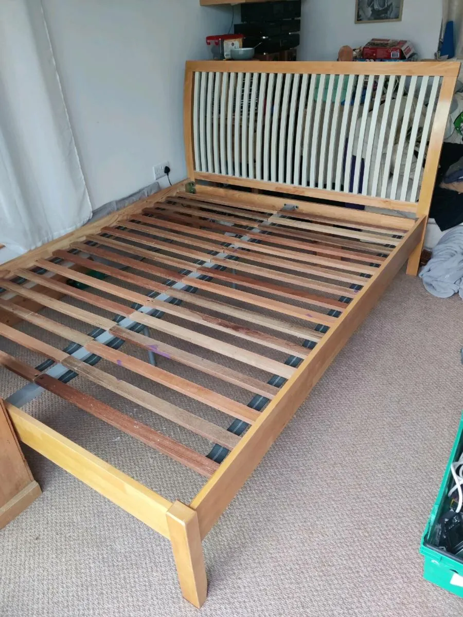 King size bed - Image 3