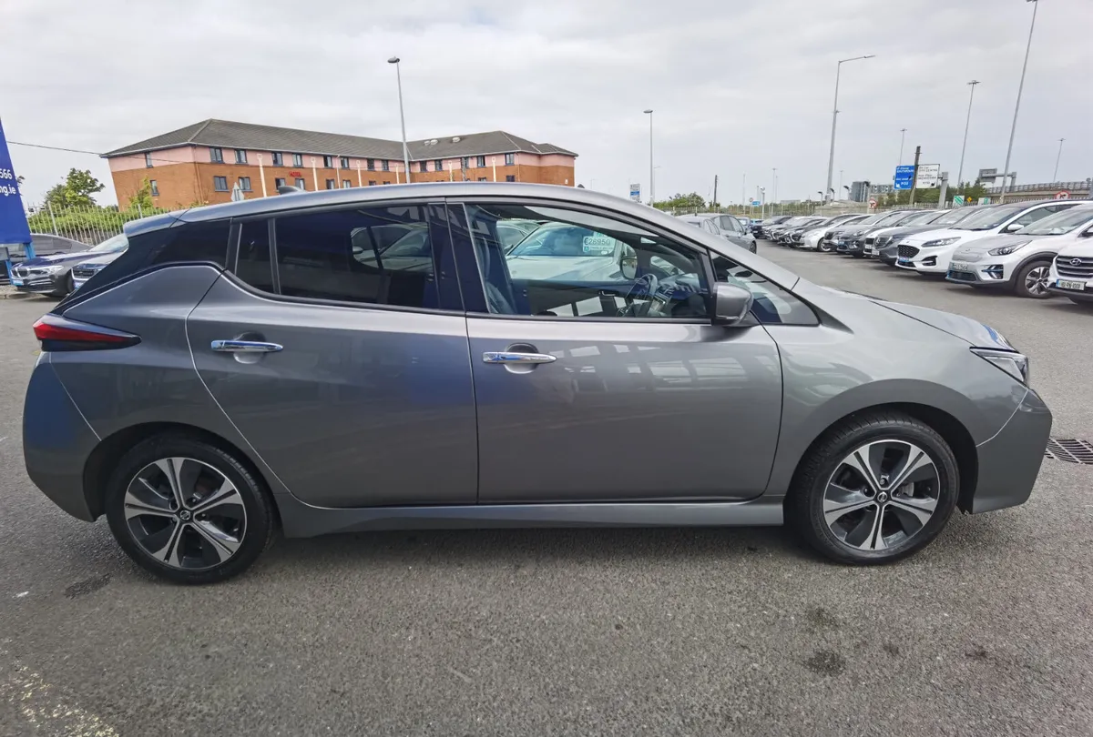 NISSAN LEAF 62KWH E PLUS N-CONNECTA - Image 4