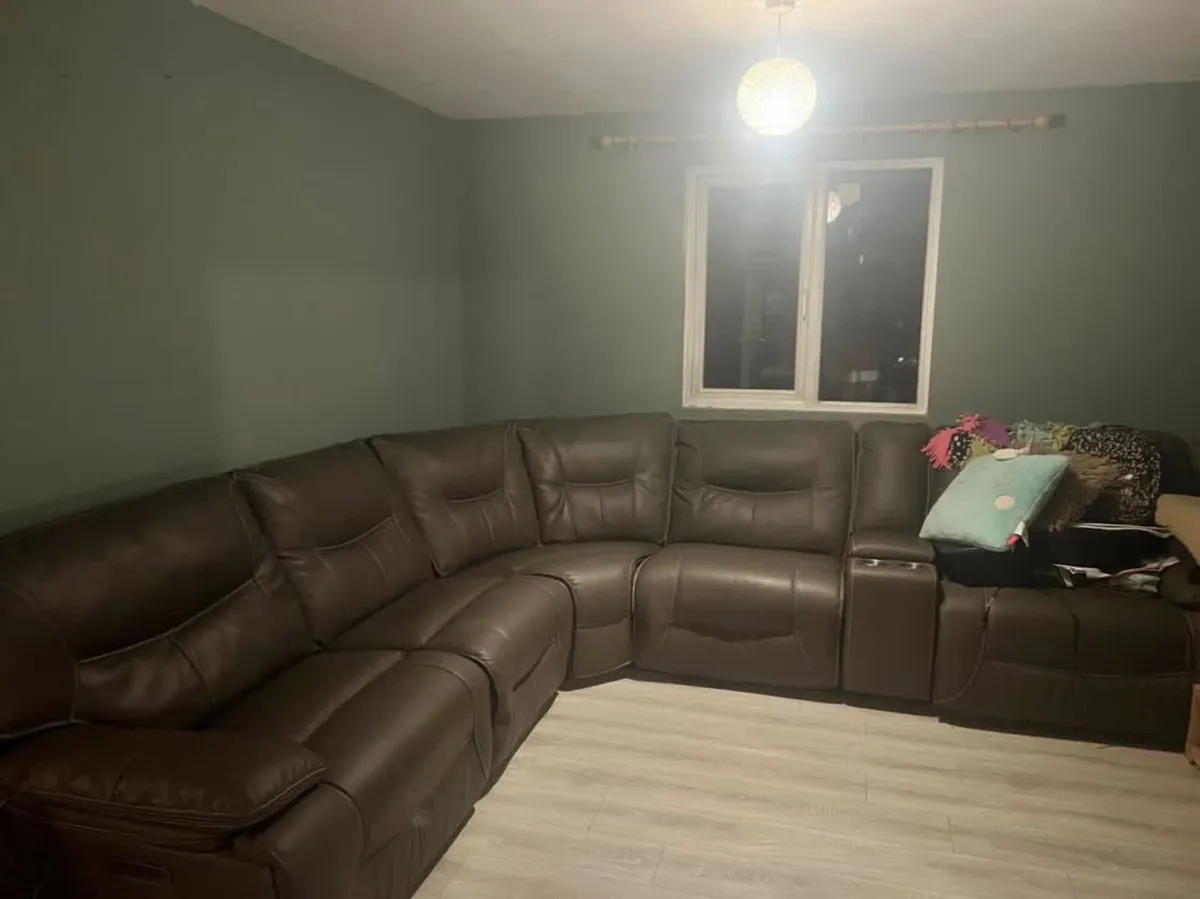 Corner couch RRP 4k sell for 1k
