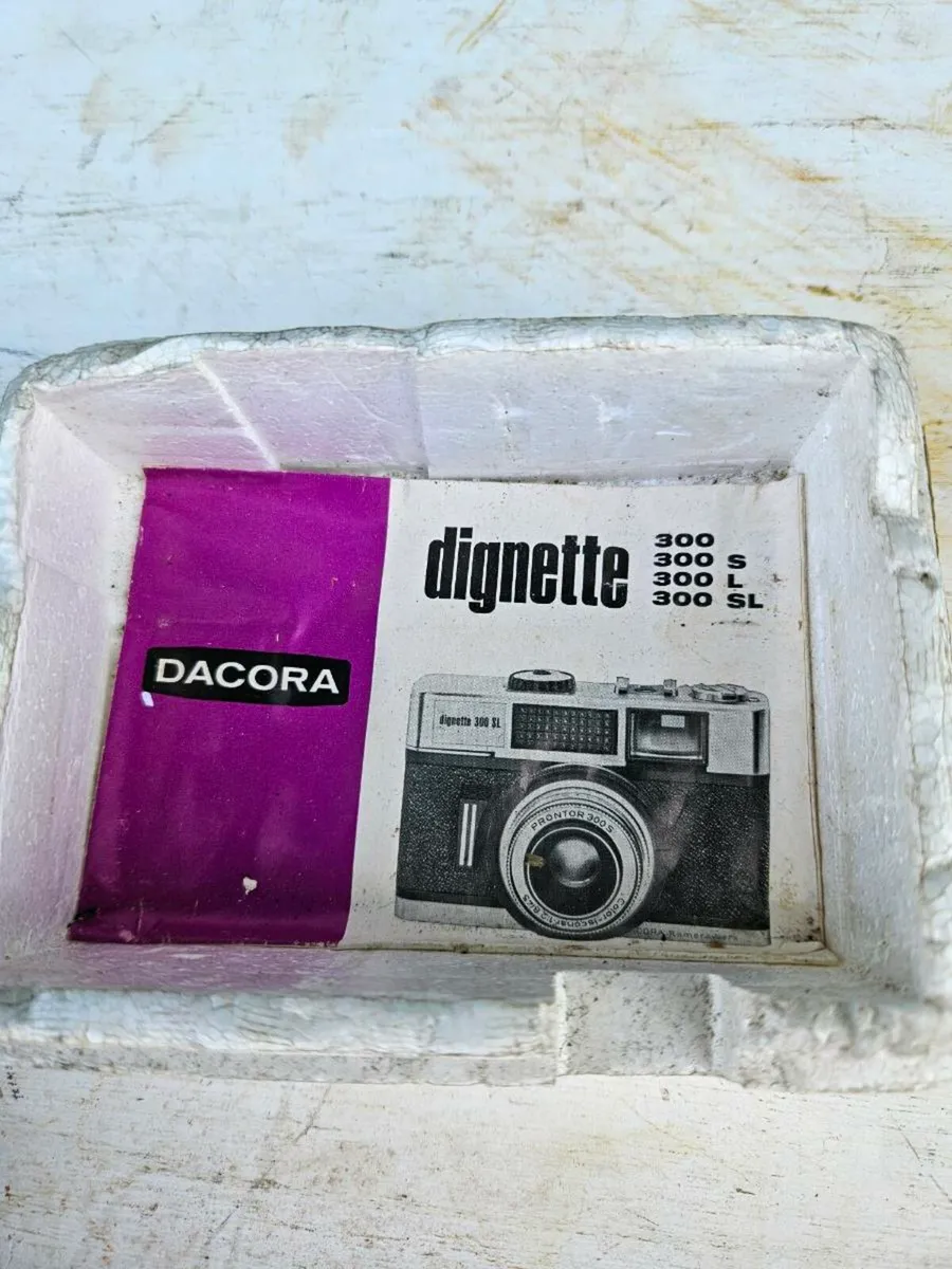 Vintage Dignette Camera - Image 4