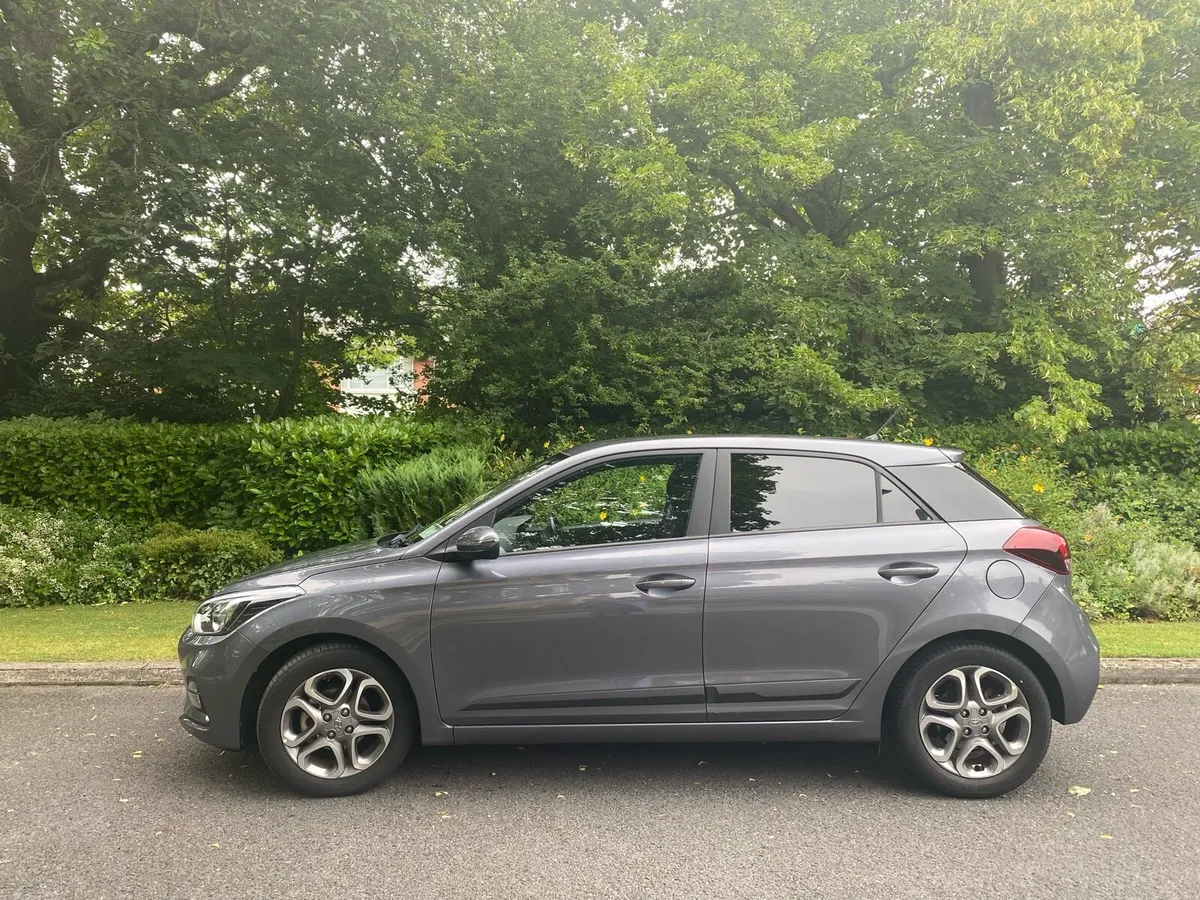Hyundai i20 Deluxe (2020) - Image 2