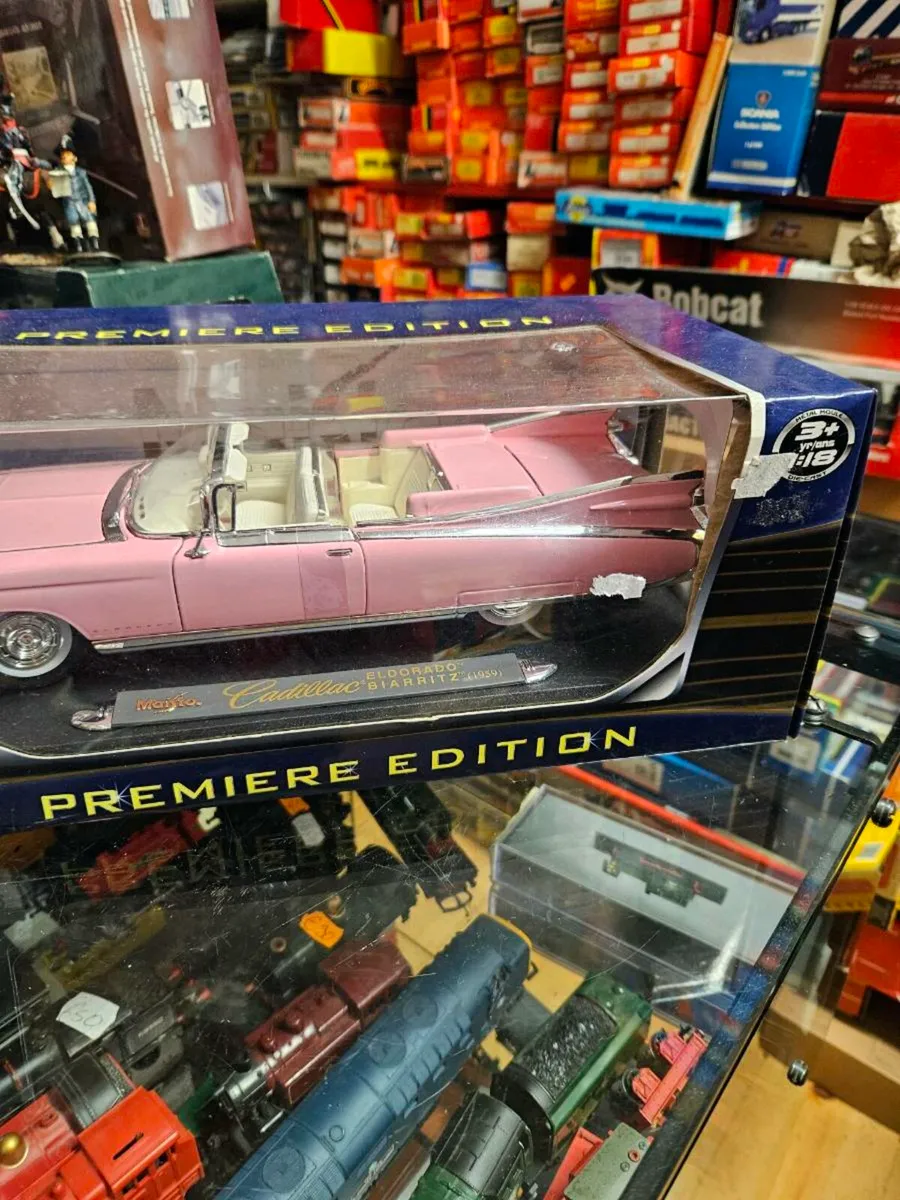 Corgi Maisto Cadillac 1:18 - Image 3