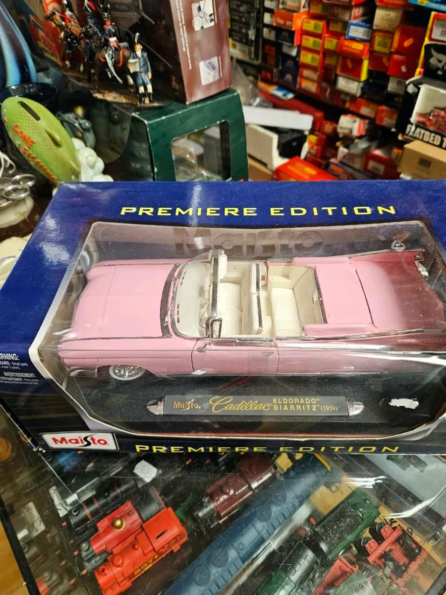 Corgi Maisto Cadillac 1:18 - Image 4