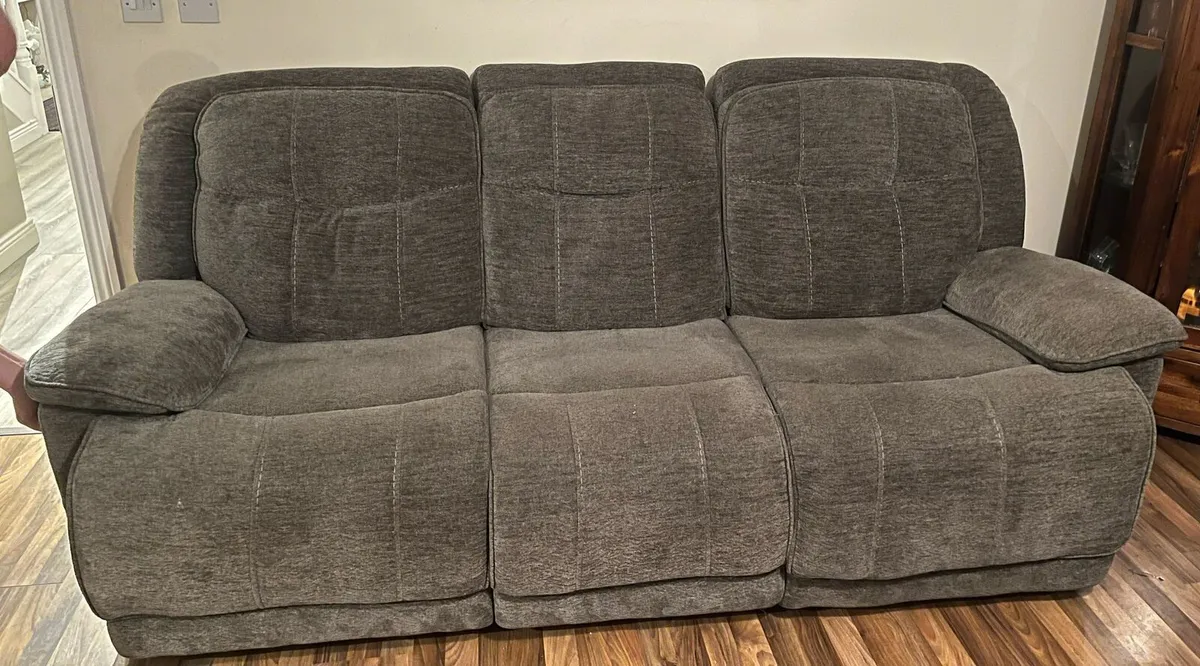 3 Seater & 2 Armchairs PRICE DROP - Image 1